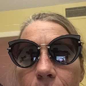 Miu miu sunglasses new no case